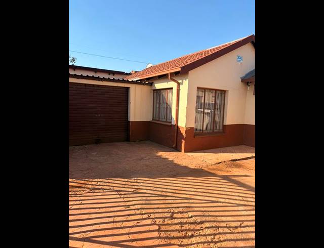 7 BEDROOM HOUSE FOR SALE IN MAHUBE VALLEY